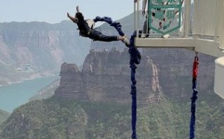 北京蹦极哪里可以玩_北京蹦极多少钱一次