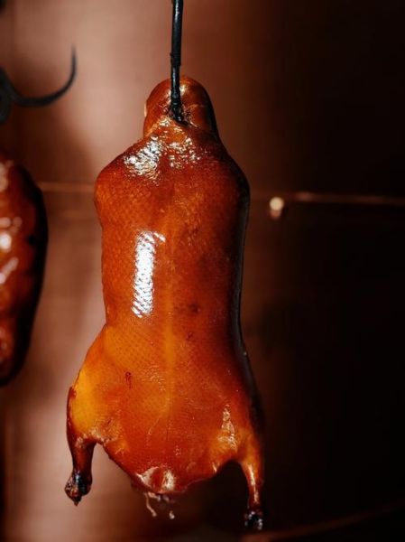 北京烤鸭哪里最正宗_北京烤鸭哪家好吃-第1张图片-俊逸知识馆