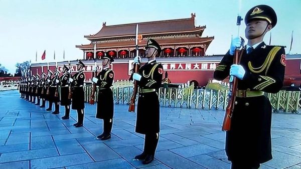 天安门广场几点升旗_天安门广场预约攻略-第2张图片-俊逸知识馆